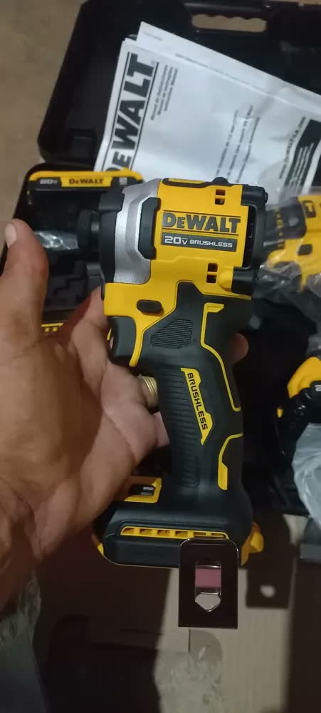 foto de Chave de Fenda de Impacto Dewalt Modelo DCF850B Ferramenta Ultracompacta com 3 LEDs