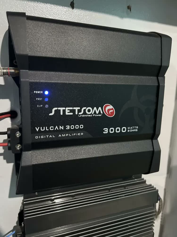 foto de Módulo Amplificador Stetsom Vulcan 3000 Full Range de 3000W RMS e 2 Ohms