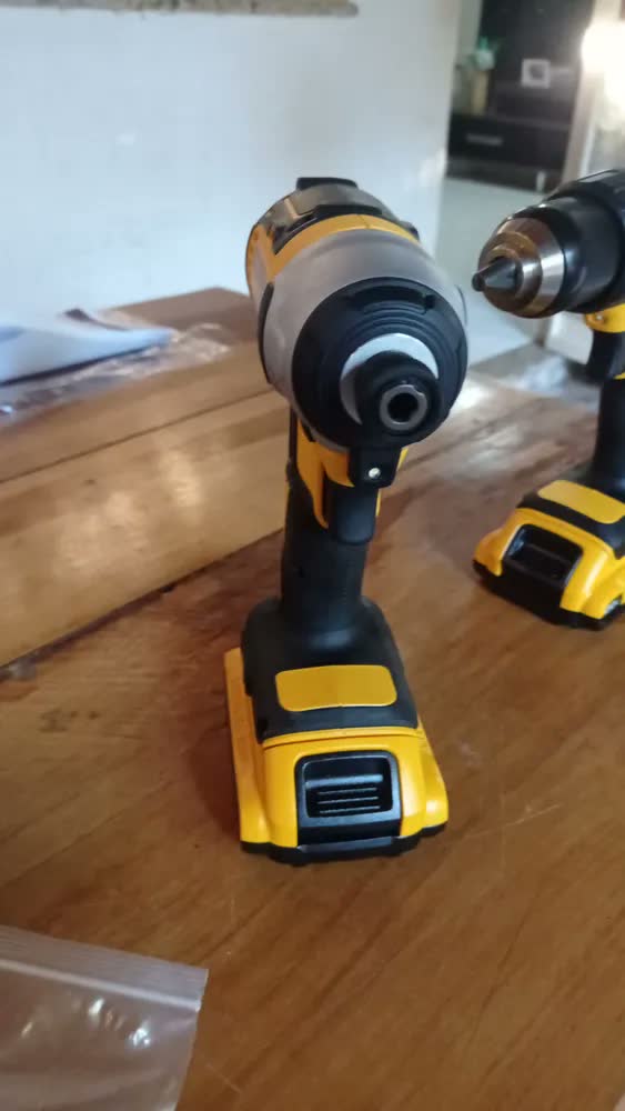 foto de Combo Parafusadeira Furadeira de Impacto 13mm + Parafusadeira de Impacto 6,3mm DEWALT DCK276D2