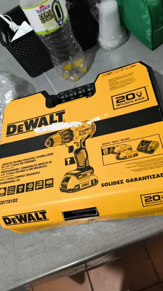 foto de Parafusadeira e Furadeira de Impacto 13mm 20V - DEWALT - DCD7781D2 - Com 2 Baterias, Carregador e Maleta