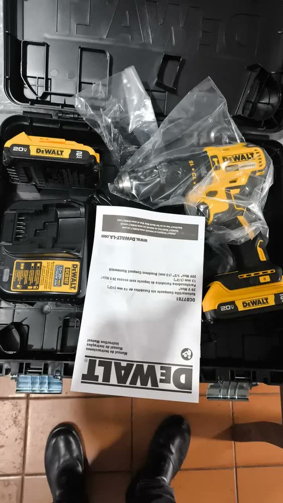 foto de Parafusadeira e Furadeira de Impacto 13mm 20V - DEWALT - DCD7781D2 - Com 2 Baterias, Carregador e Maleta