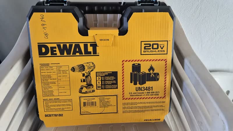 foto de Parafusadeira e Furadeira de Impacto 13mm 20V - DEWALT - DCD7781D2 - Com 2 Baterias, Carregador e Maleta