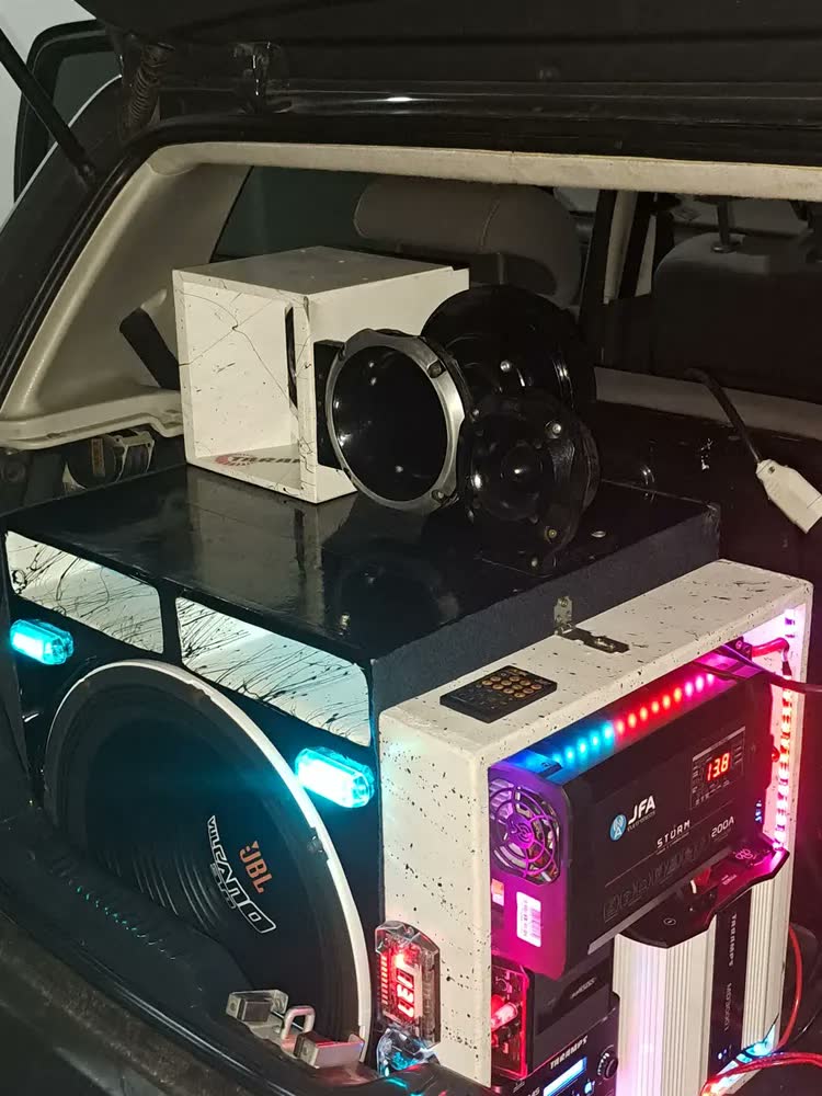 foto de Amplificador Taramps MD 3000.1 Mono 3000W RMS para Som Automotivo