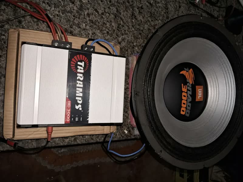 foto de Módulo Amplificador Taramps HD 3000 3000W RMS para Som Automotivo 2 Ohms