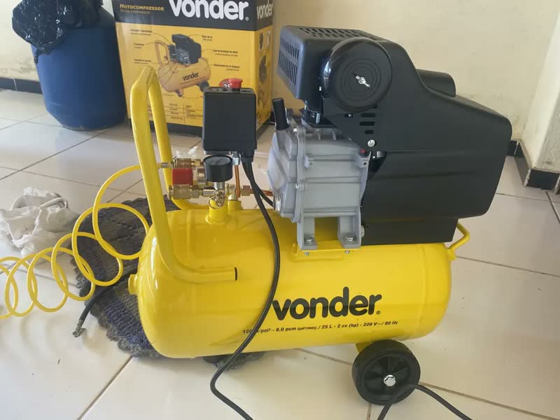 foto de Compressor De Ar 6,5 Pés 25 Litros 2 Hp Mcv25 - Vonder