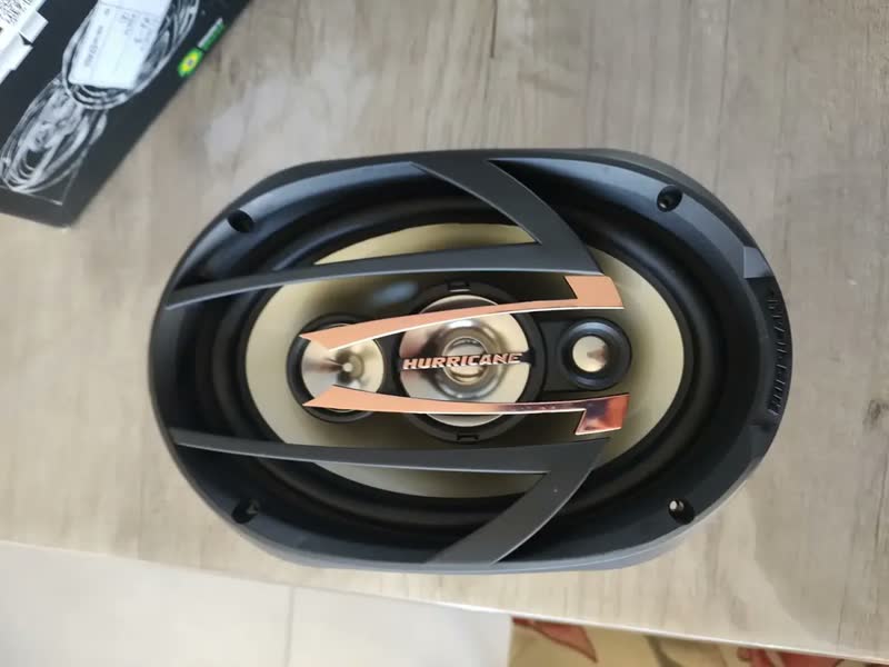 foto de Alto-Falantes Quadriaxial 6x9 Hurricane QR69 300W 4 Ohms Carro