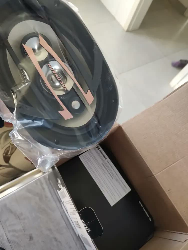 foto de Alto-Falantes Quadriaxial 6x9 Hurricane QR69 300W 4 Ohms Carro