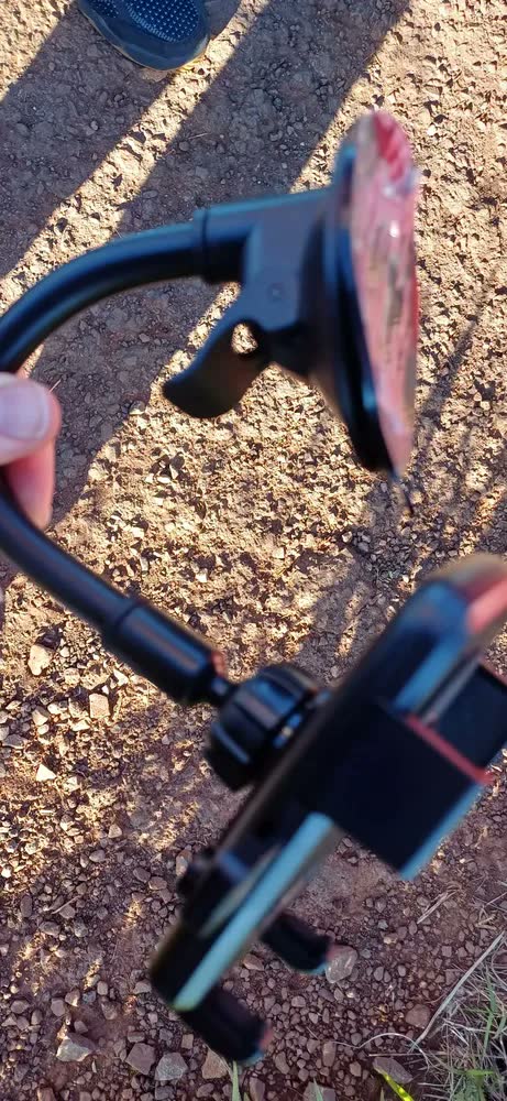 foto de Suporte Celular Garras Para Carro Ventosa Articulado Painel
