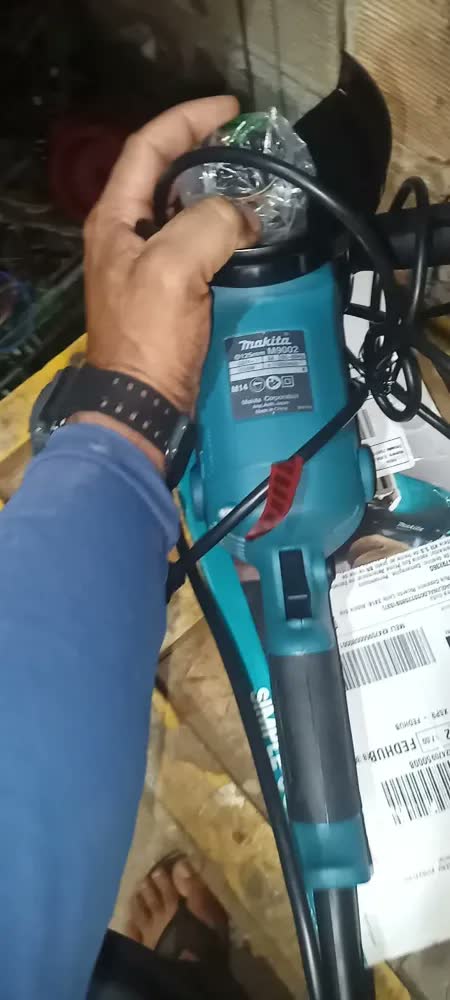 foto de Esmerilhadeira Angular 5 1050w 11000rpm M9002b Makita Cor Azul