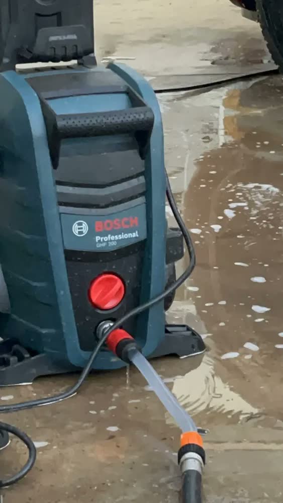 foto de Lavadora de alta pressão 1700w 2000psi Bosch GHP 200 color azul
