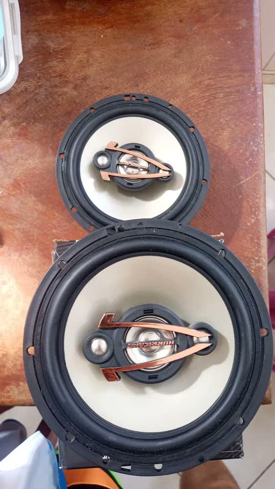 foto de Alto Falante 6 Polegadas Hurricane Qr6 Platino 160w Rms Cor Grafite E Preto