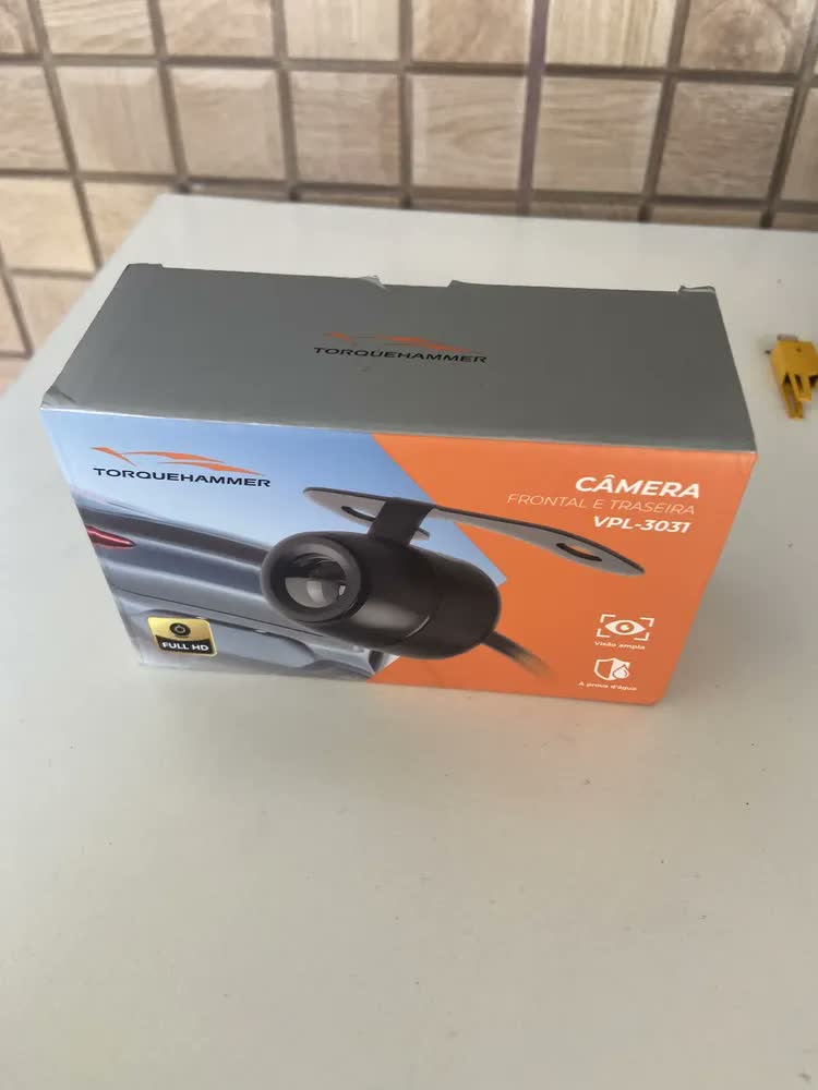 foto de Câmera De Visão Traseira Veicular 2em1 Com Furação Borboleta Câmera De Ré Automotiva Carro Colorida Visão Noturna