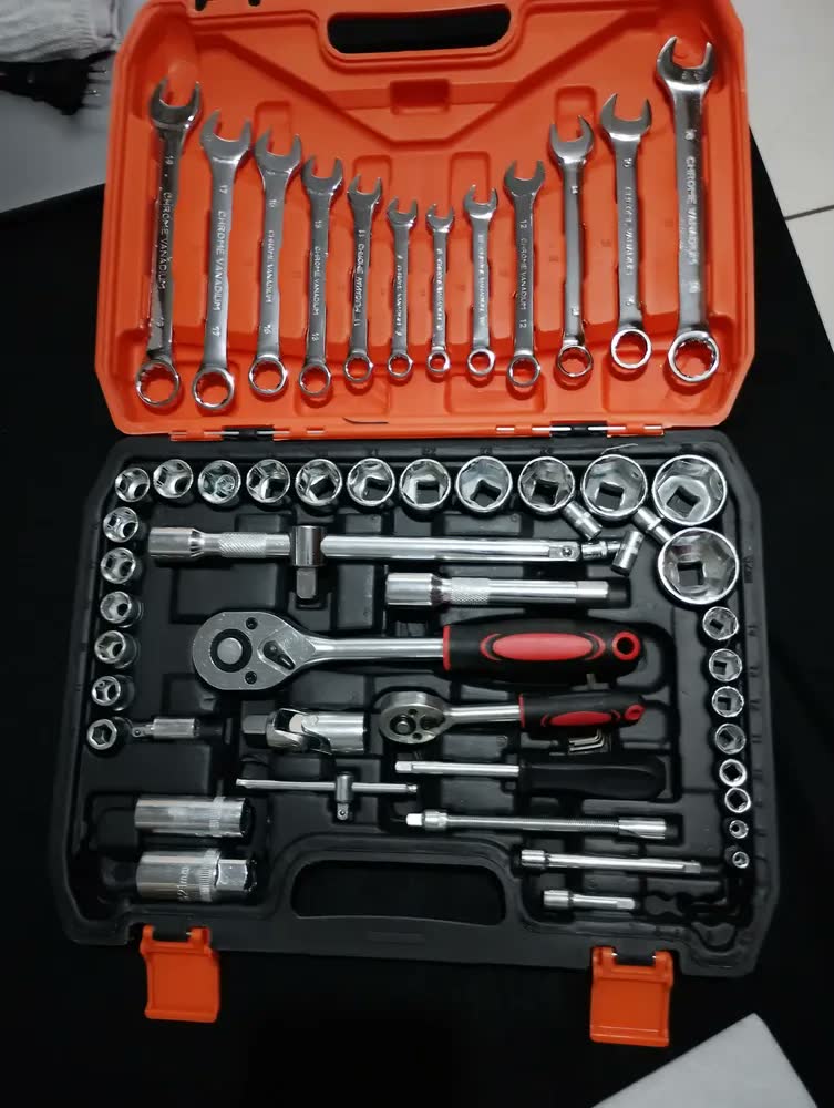 foto de Jogo Soquete Chave Combinada Catraca Kit 61 Pcs Com Maleta