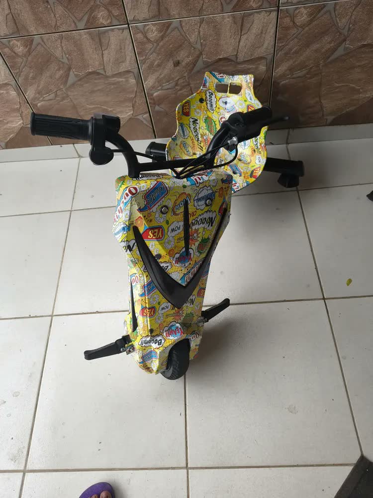 foto de Triciclo Elétrico Drift Patinete 250w Bluetooth Led