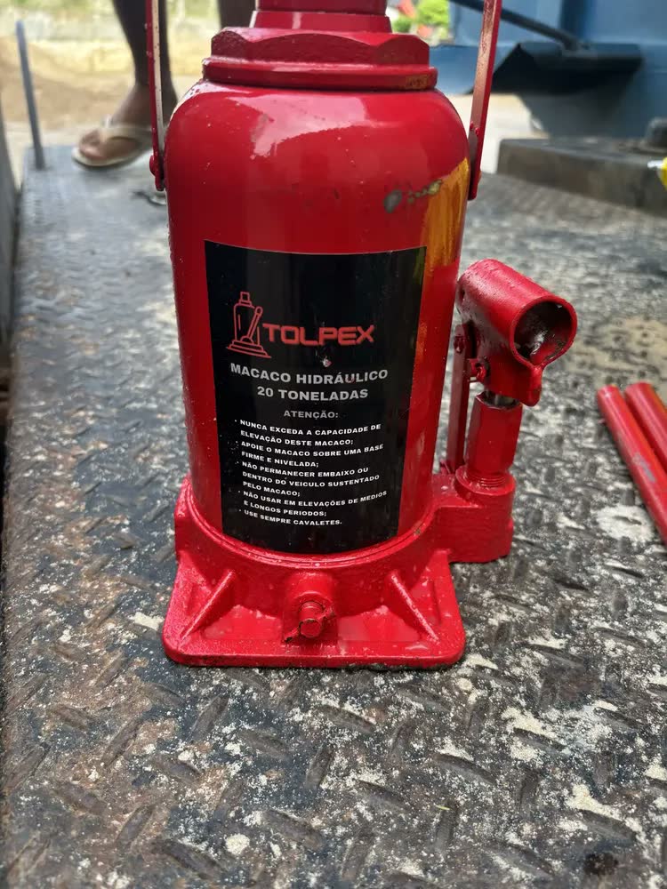 foto de Macaco Hidráulico Garrafa Universal 20 Toneladas