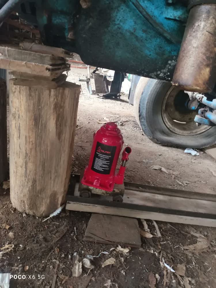 foto de Macaco Hidráulico Garrafa Universal 20 Toneladas