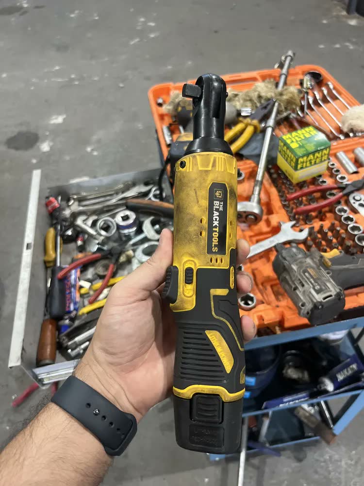 foto de Chave Catraca A Bateria Sem Fio 12v 3/8 Pol 45 Nm BCC120 The Black Tools 110V/220V