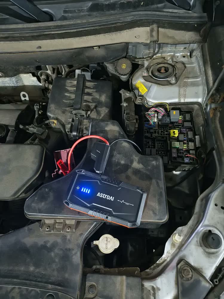 foto de Arrancador de Bateria Portátil AstroAI 1500A,Auxiliar Partida Bateria,suporte carregador carro eletrico,carregador carro eletrico,Inteligente Emergência Portátil Veicular Para Carros e Motores