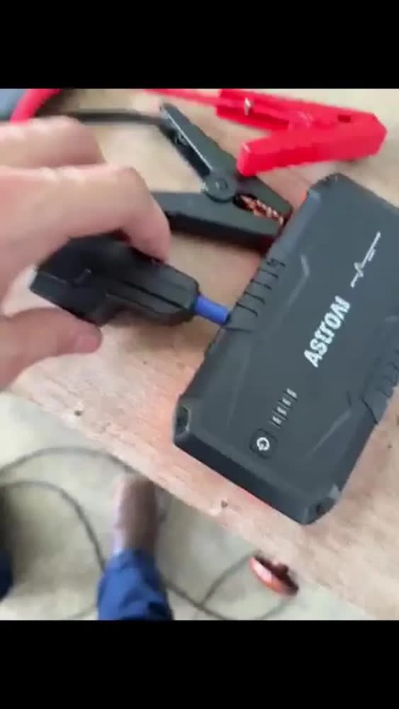 foto de Arrancador de Bateria Portátil AstroAI 1500A,Auxiliar Partida Bateria,suporte carregador carro eletrico,carregador carro eletrico,Inteligente Emergência Portátil Veicular Para Carros e Motores