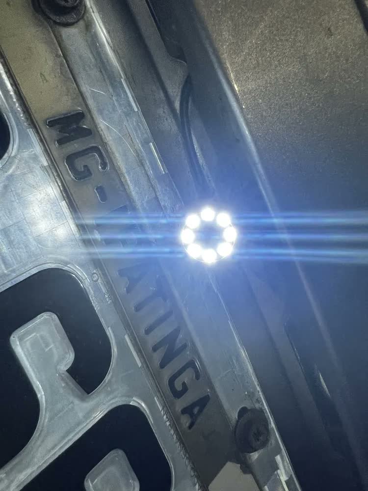 foto de Câmera De Re Automotiva 8 Leds Hd Infravermelho Visão Noturna Colorida Universal Veicular Carro Borboleta 2 Em 1 A Prova D'agua Gurumania