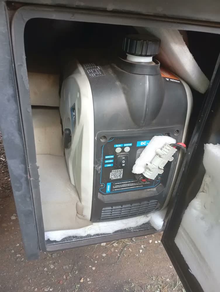 foto de Gerador Automotivo De Energia 24v 2000w Portatil Caminhão van motorhome