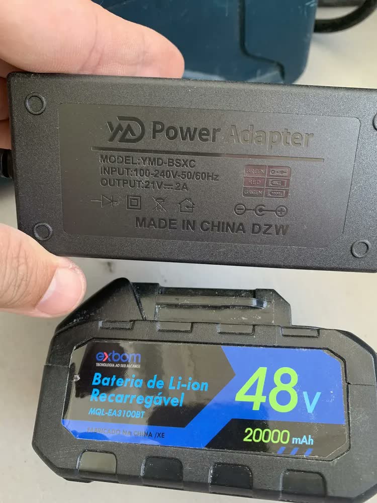 foto de Esmerilhadeira Elétrica Angular Sem Fio Profissional Com 2 Baterias Several Importados Azul 50/60hz