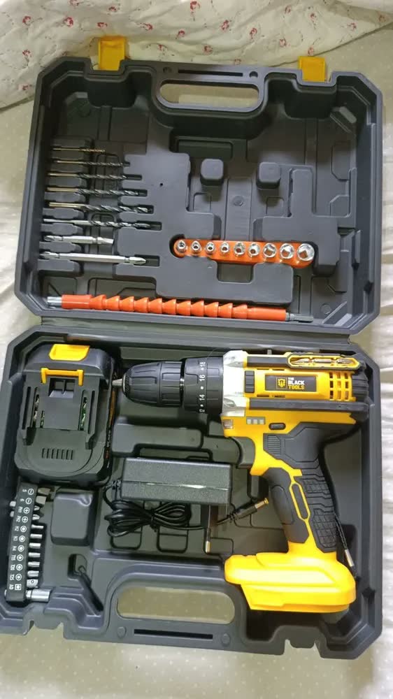 foto de Parafusadeira Furadeira De Impacto A Bateria 21V 3/8” Pol Bivolt 1400 Rpm Com Acessórios The Black Tools