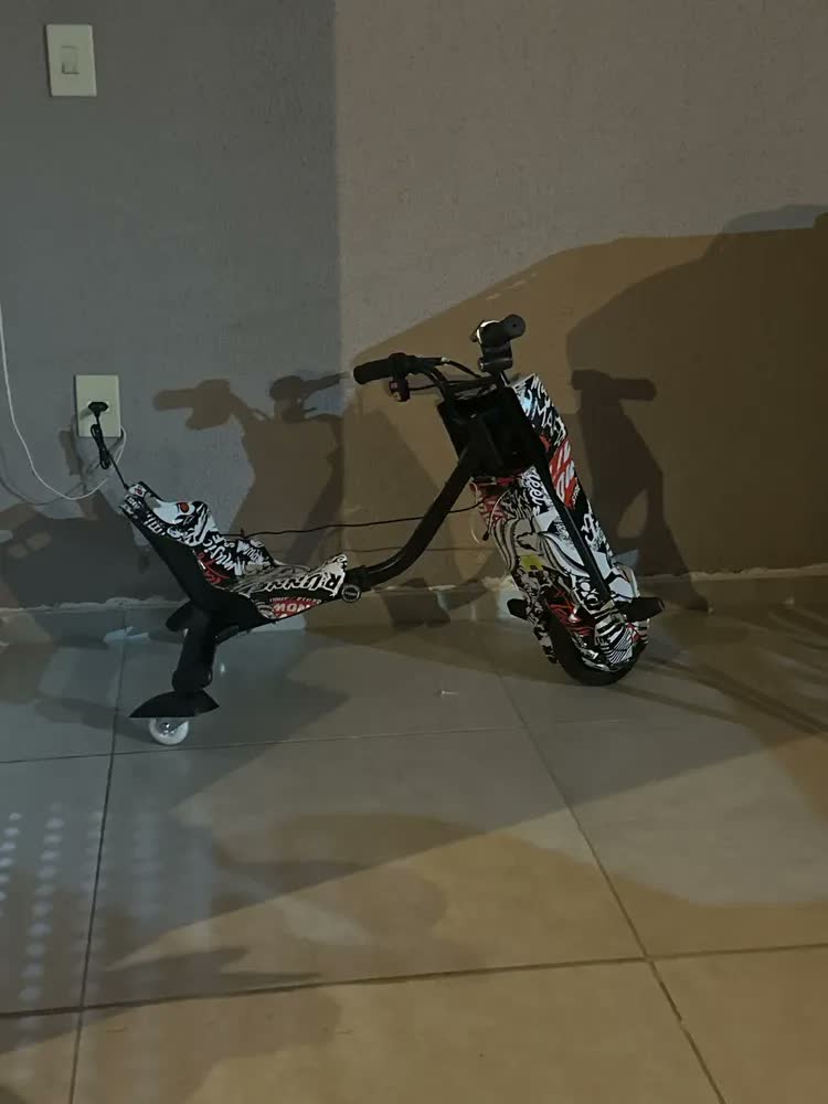 foto de Triciclo Elétrico Drift Com Led 3 Velocidades 250w Bluetooth