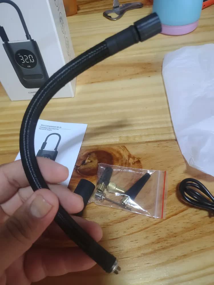 foto de Compressor de Ar Portátil Digital S-FORTE 150 PSI USB Para Carro Moto Bike