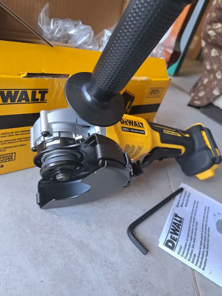 foto de Esmerilhadeira Bateria 20v Brushless 115mm Dewalt Dcg408b