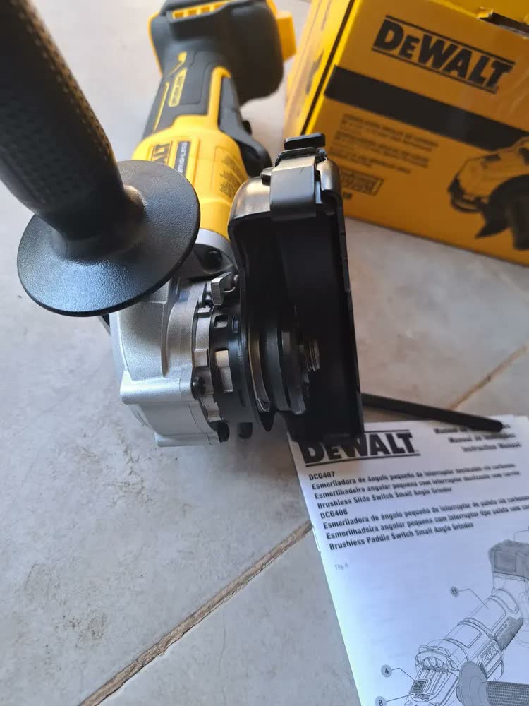 foto de Esmerilhadeira Bateria 20v Brushless 115mm Dewalt Dcg408b