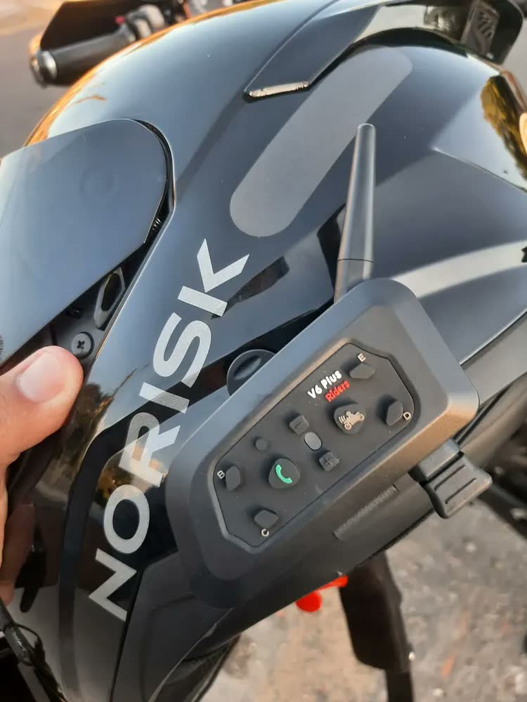 foto de Intercomunicador Capacete Bluetooth V6 Plus Riders 2 Unidades IP65