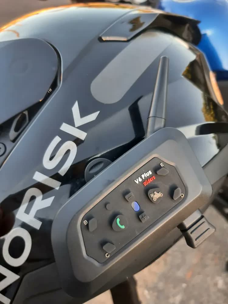 foto de Intercomunicador Capacete Bluetooth V6 Plus Riders 2 Unidades IP65