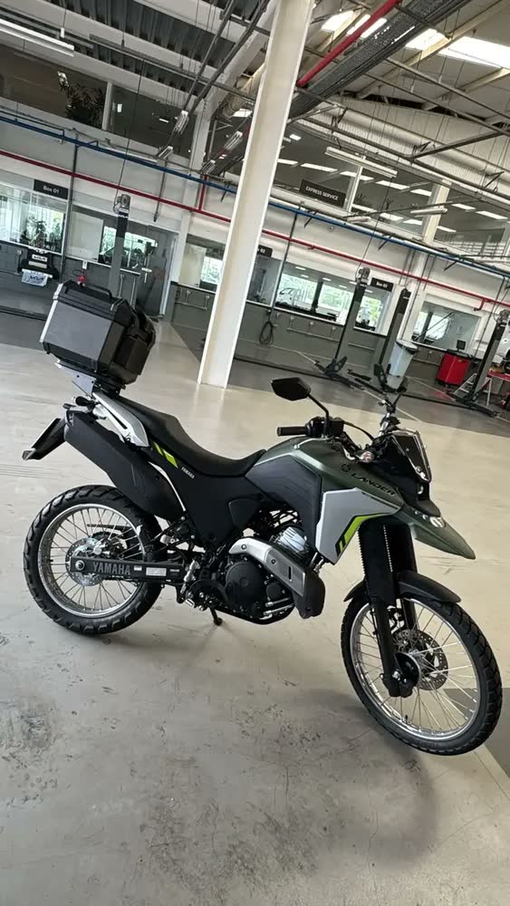 foto de Bau Traseiro Plástico Abs 45l Com Encosto Universal