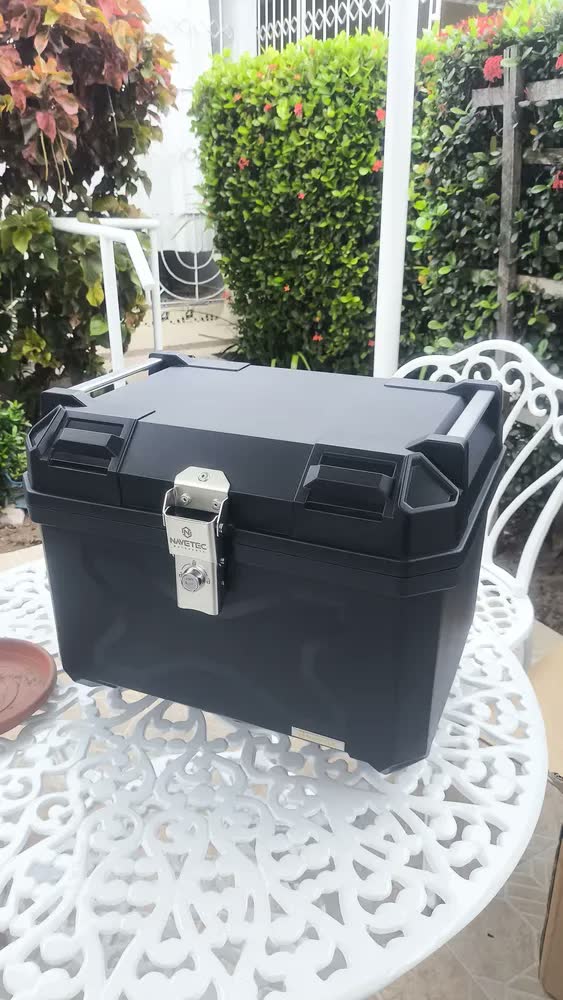 foto de Bau Traseiro Plástico Abs 45l Com Encosto Universal