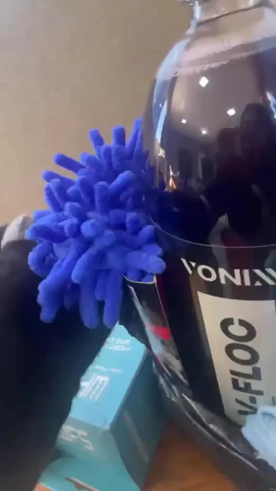 foto de Shampoo Automotivo Vonixx V-FLOC 1,5L + Toalha + Luva Microfibra