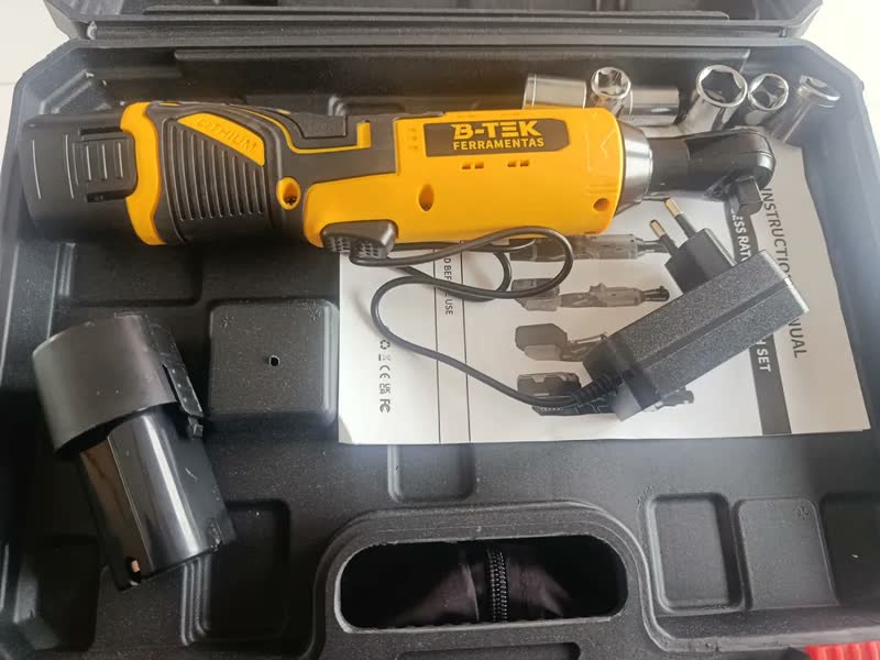 foto de Kit Chave De Catraca Eletrica 3/8 Portátil 12v 2 Baterias 110/220v Bivolt Kit Completo + Soquetes Torquímetro Profissional