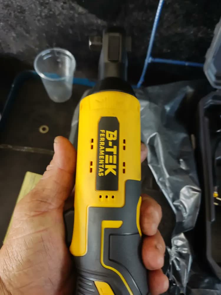 foto de Kit Chave De Catraca Eletrica 3/8 Portátil 12v 2 Baterias 110/220v Bivolt Kit Completo + Soquetes Torquímetro Profissional