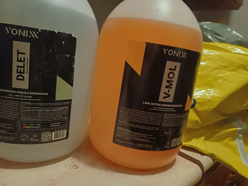 foto de Shampoo Automotivo Vonixx V-Mol 5L Desincrustante Biodegradável