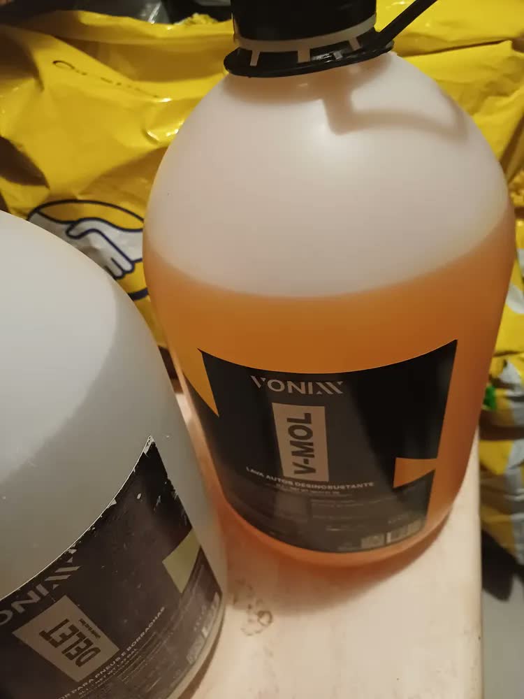 foto de Shampoo Automotivo Vonixx V-Mol 5L Desincrustante Biodegradável