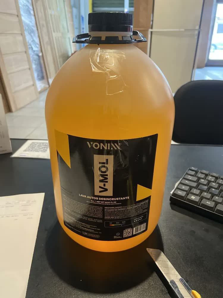 foto de Shampoo Automotivo Vonixx V-Mol 5L Desincrustante Biodegradável