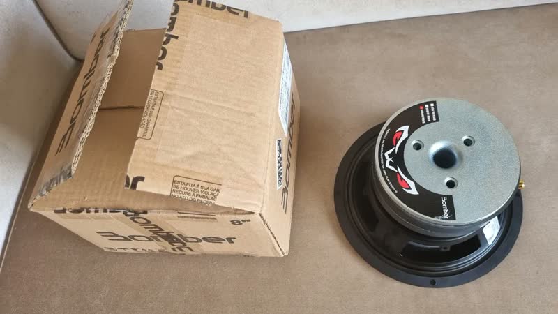 foto de Alto Falante Subwoofer Bomber 8 Polegadas 600w Grave Absurdo Preto