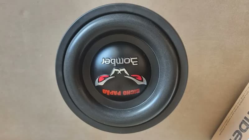 foto de Alto Falante Subwoofer Bomber 8 Polegadas 600w Grave Absurdo Preto