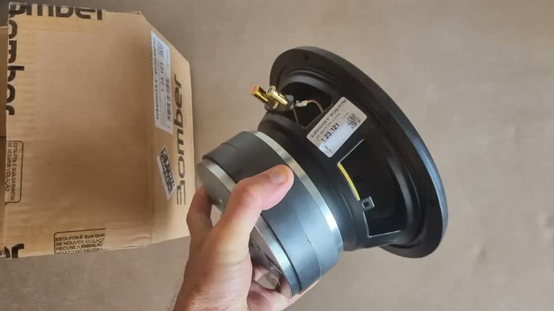 foto de Alto Falante Subwoofer Bomber 8 Polegadas 600w Grave Absurdo Preto