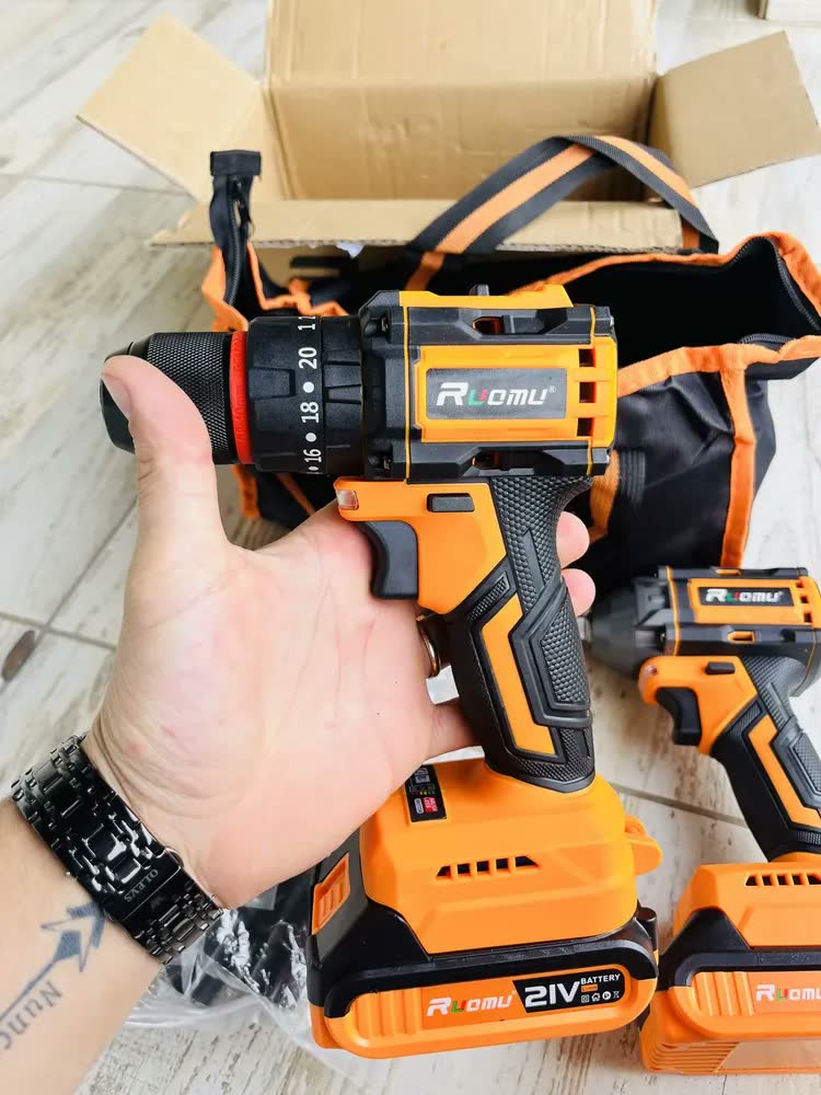 foto de Kit 2 Furadeira Parafusadeira Chave De Impacto Brushless 21v Laranja 60 Hz