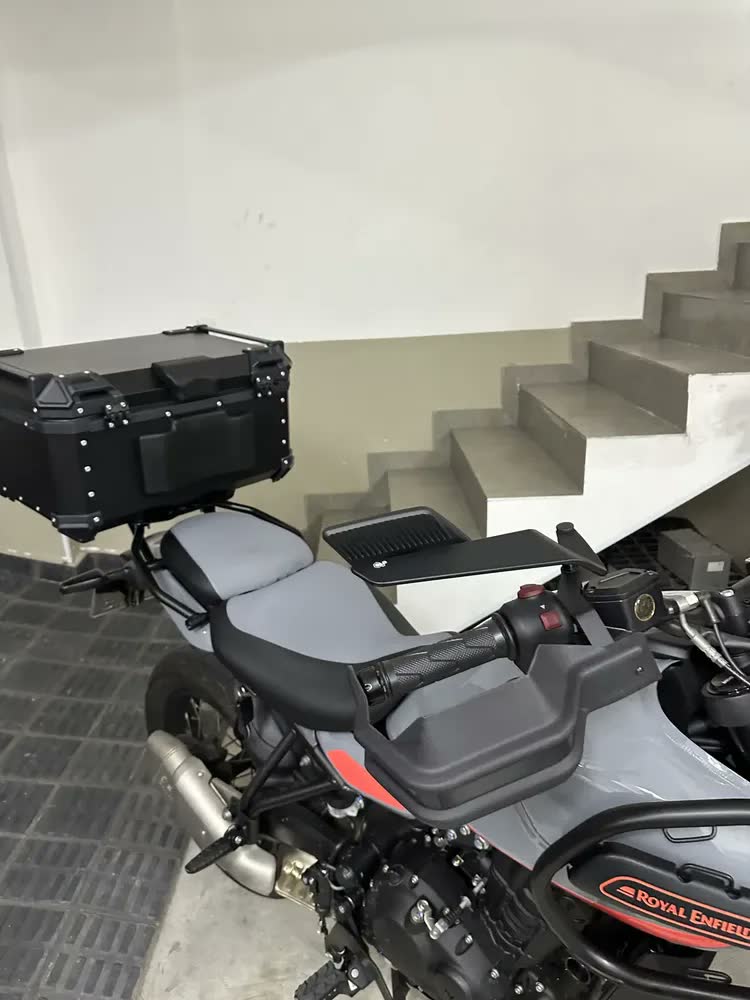 foto de Baú Moto Top Case Traseiro 45 L + Base + Encosto Big Trail Cor Preto
