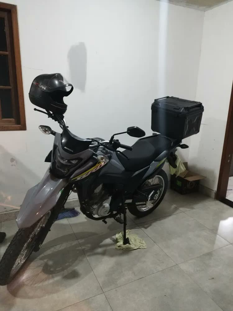 foto de Baú Bauleto Moto 55 Litros Universal Reforçado Base De Ferro Preto