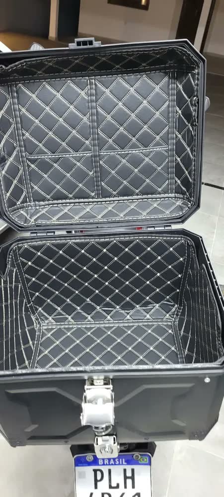 foto de Baú Bauleto Moto 55 Litros Universal Reforçado Base De Ferro Preto
