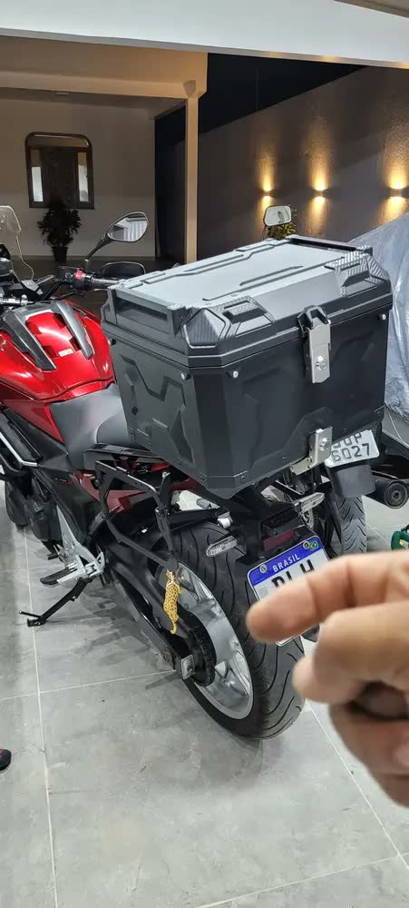 foto de Baú Bauleto Moto 55 Litros Universal Reforçado Base De Ferro Preto