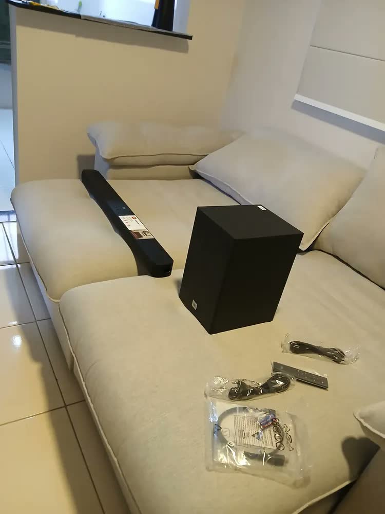foto de Soundbar Cinema SB180 2.1 JBL Bluetooth com Subwoofer Sem Fio de 6,5